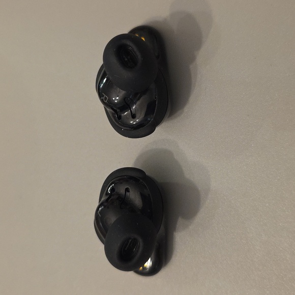 Bose QuietComfort  Black Wireless Earbuds(Read Description) - Picture 4 of 5